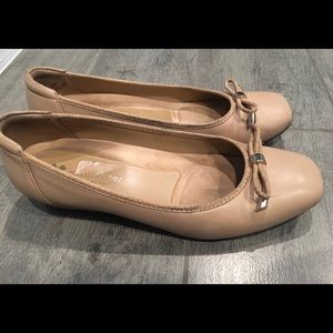 Naturalizer | Tan/Beige Flats